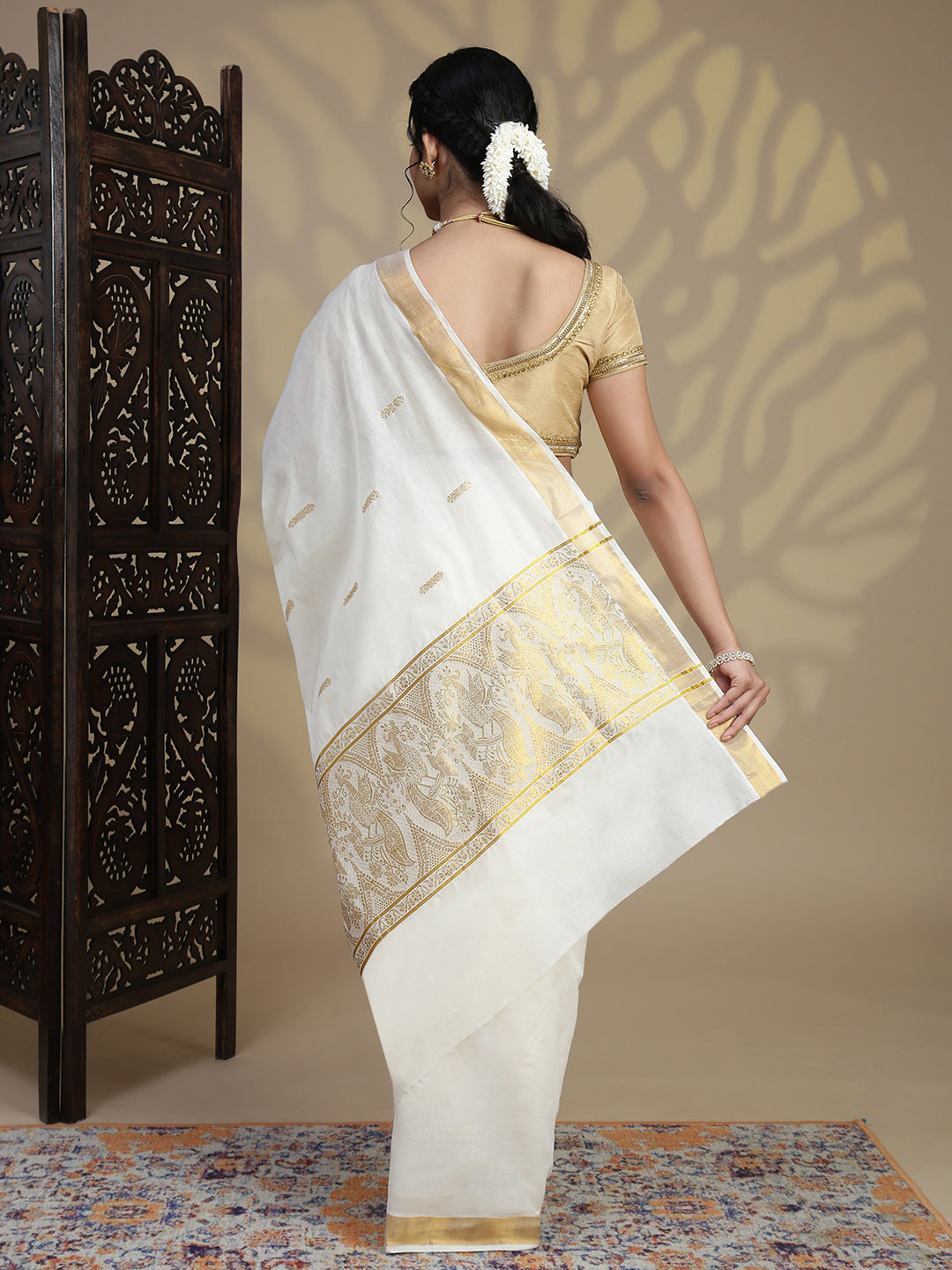 Women Traditional Kerala Cream Saree with Gold Jari KS237