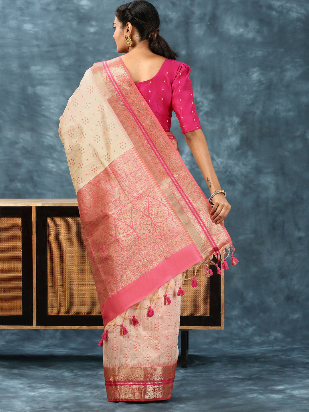 Womens Semi Cotton Weaving Saree SCS91