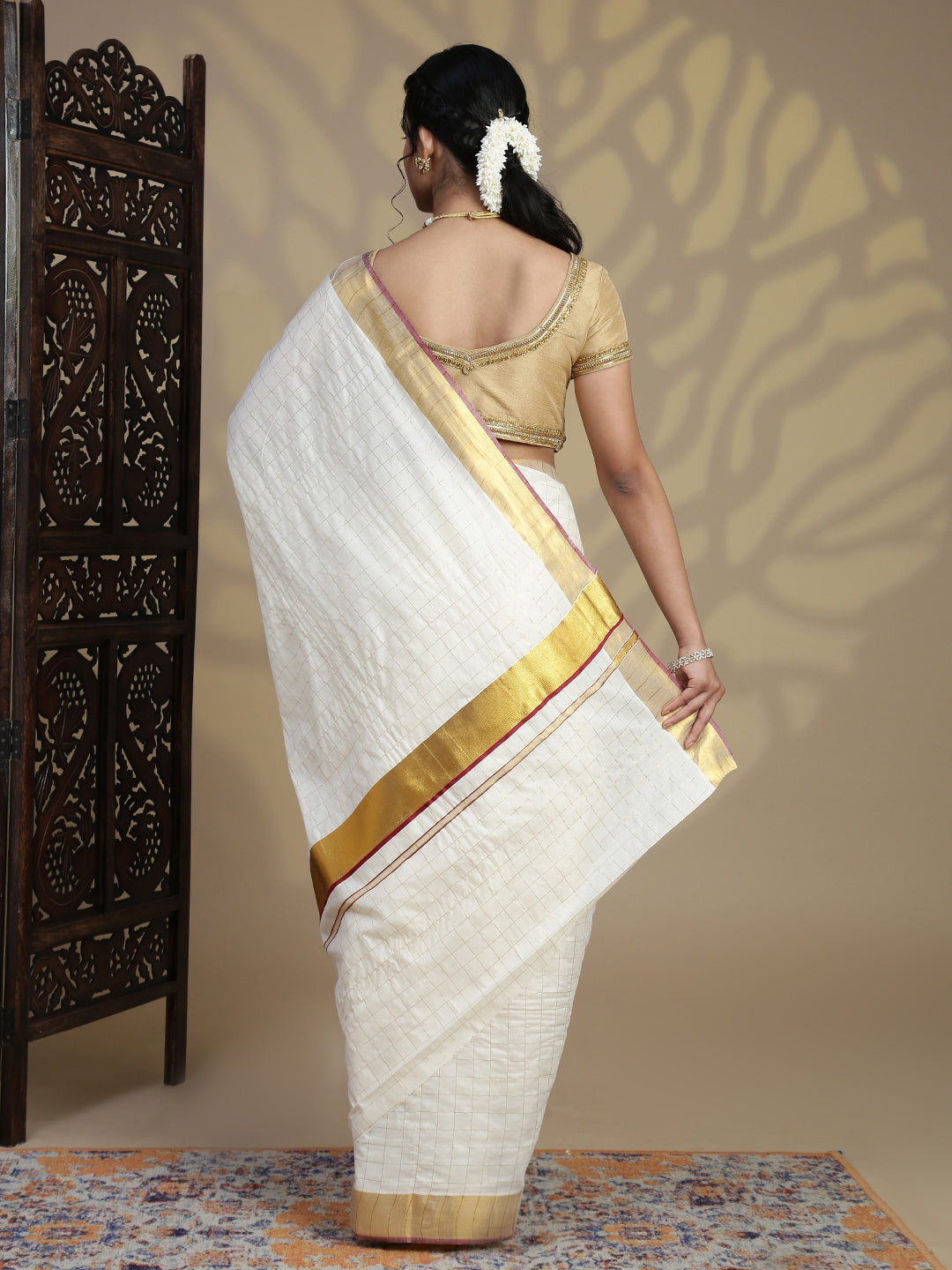 Women Traditional Kerala Cream Checks Saree with Gold Jari KS226