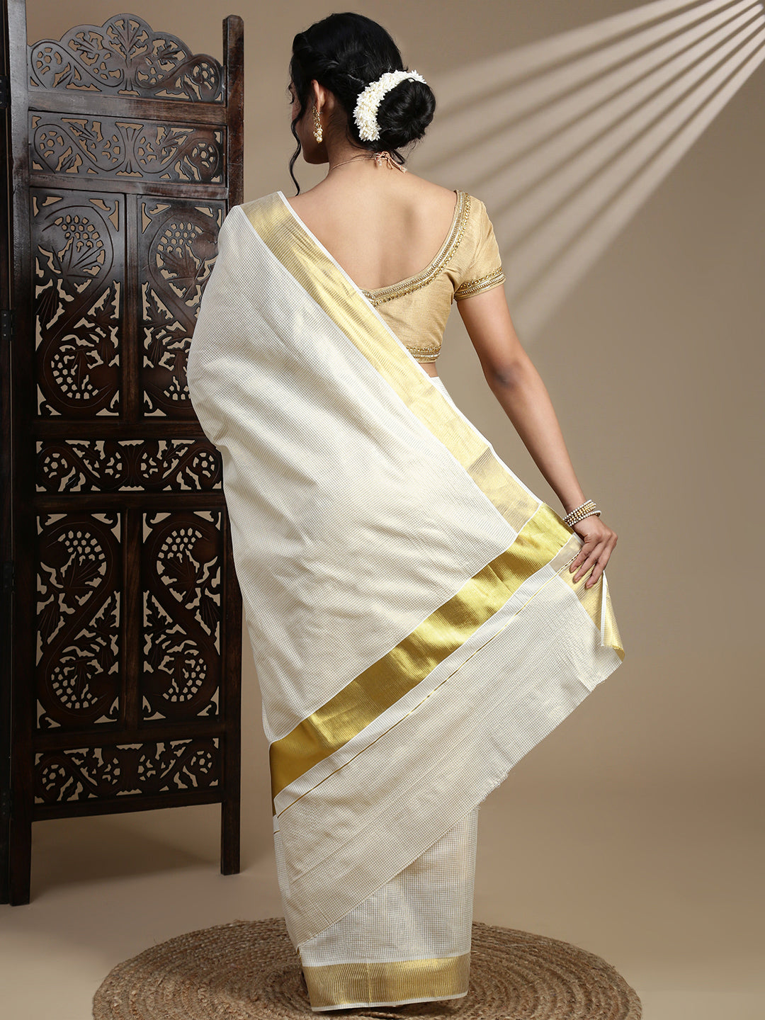 Women Traditional Kerala Cream Checks Saree with Gold Border KS221