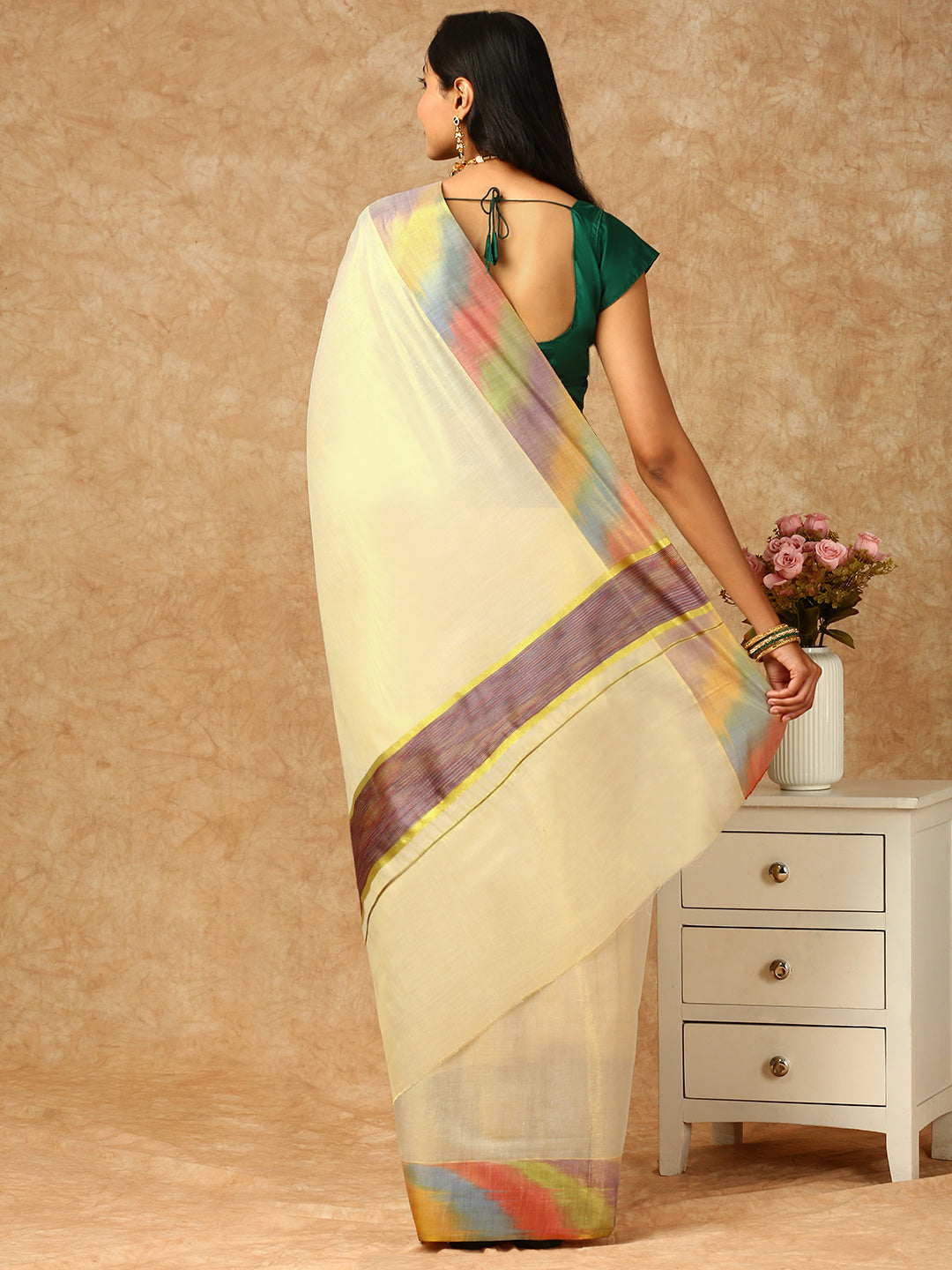 Women Kerala Gold Tissue Saree KS160