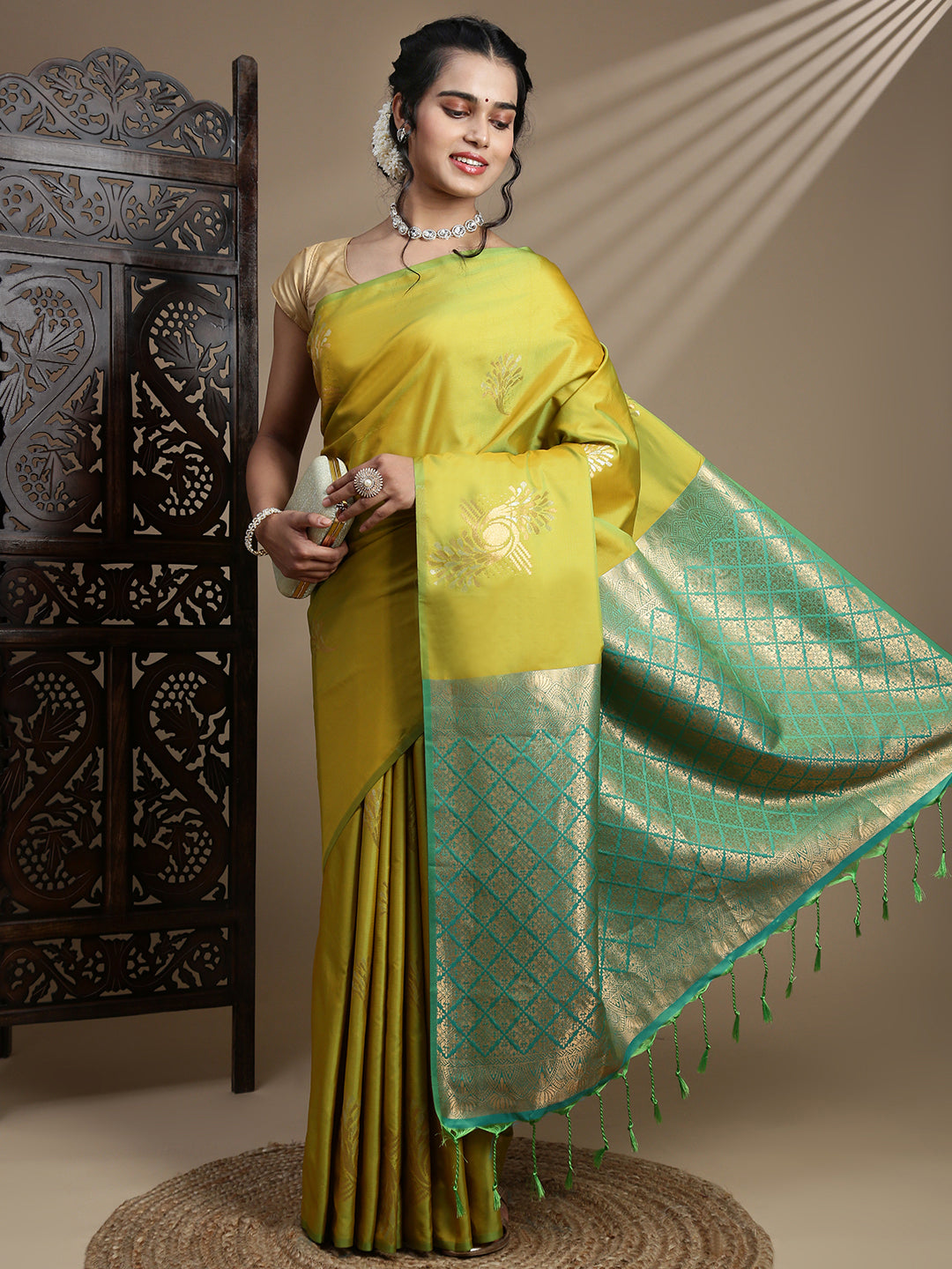 Women Yellowish Green Semi Soft Silk Saree SS383