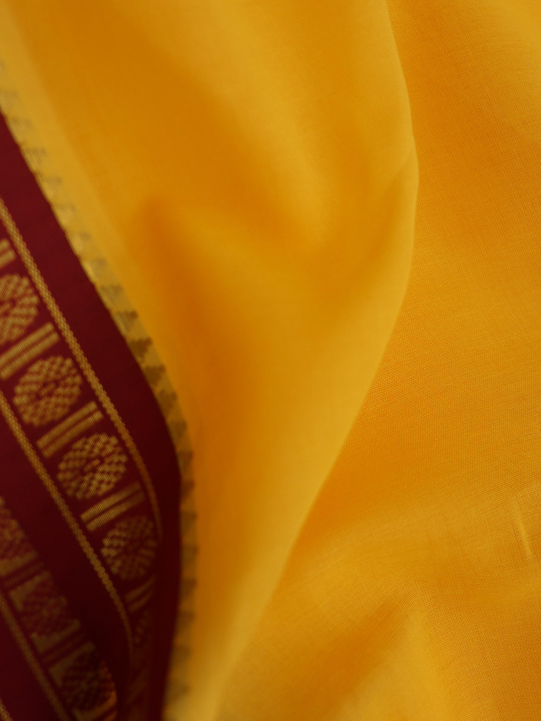 Men Panchakacham with Angavasthram Mango (9+5) Shreeman Pet