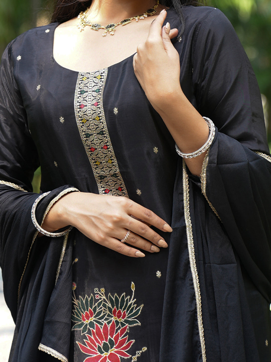 Women Black MM Silk Embroidery Kurti Set EKS104