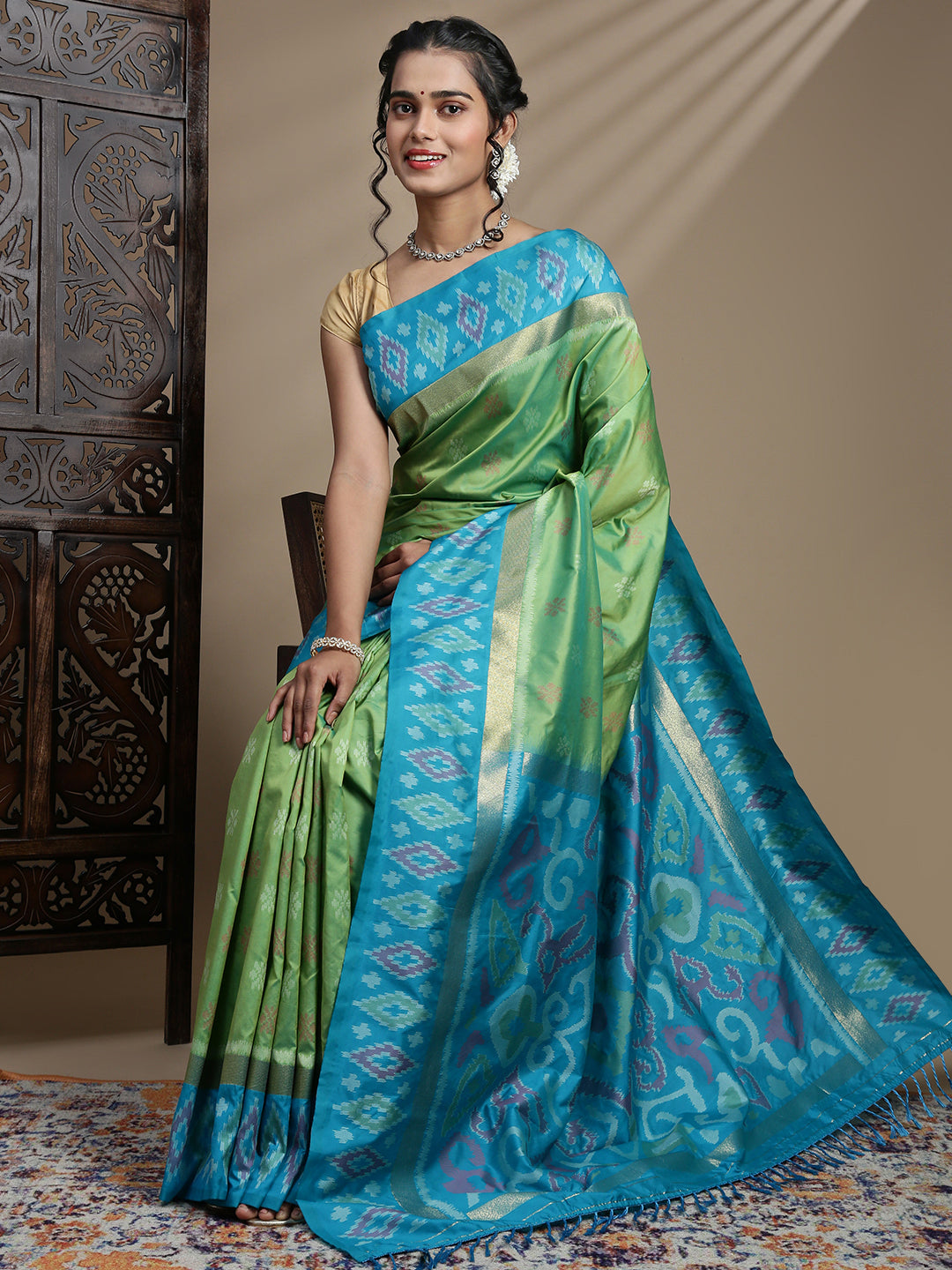Women Green Soft Silk Saree SS393
