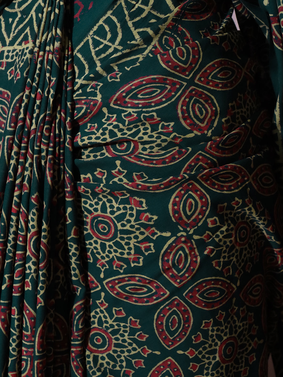 Women Dark Green Soft Cotton Printed Saree SCS169