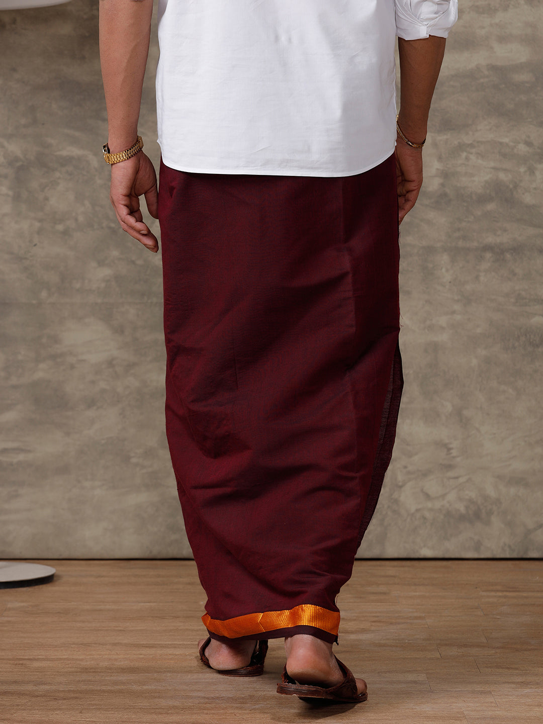 Men Brown Lungi with Fancy Border Colour Diamond CD08