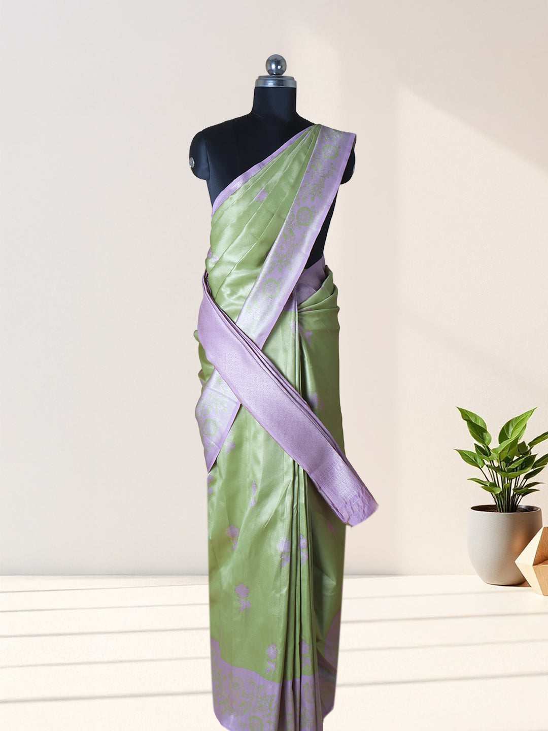 Women Green Art Silk Saree ASS101