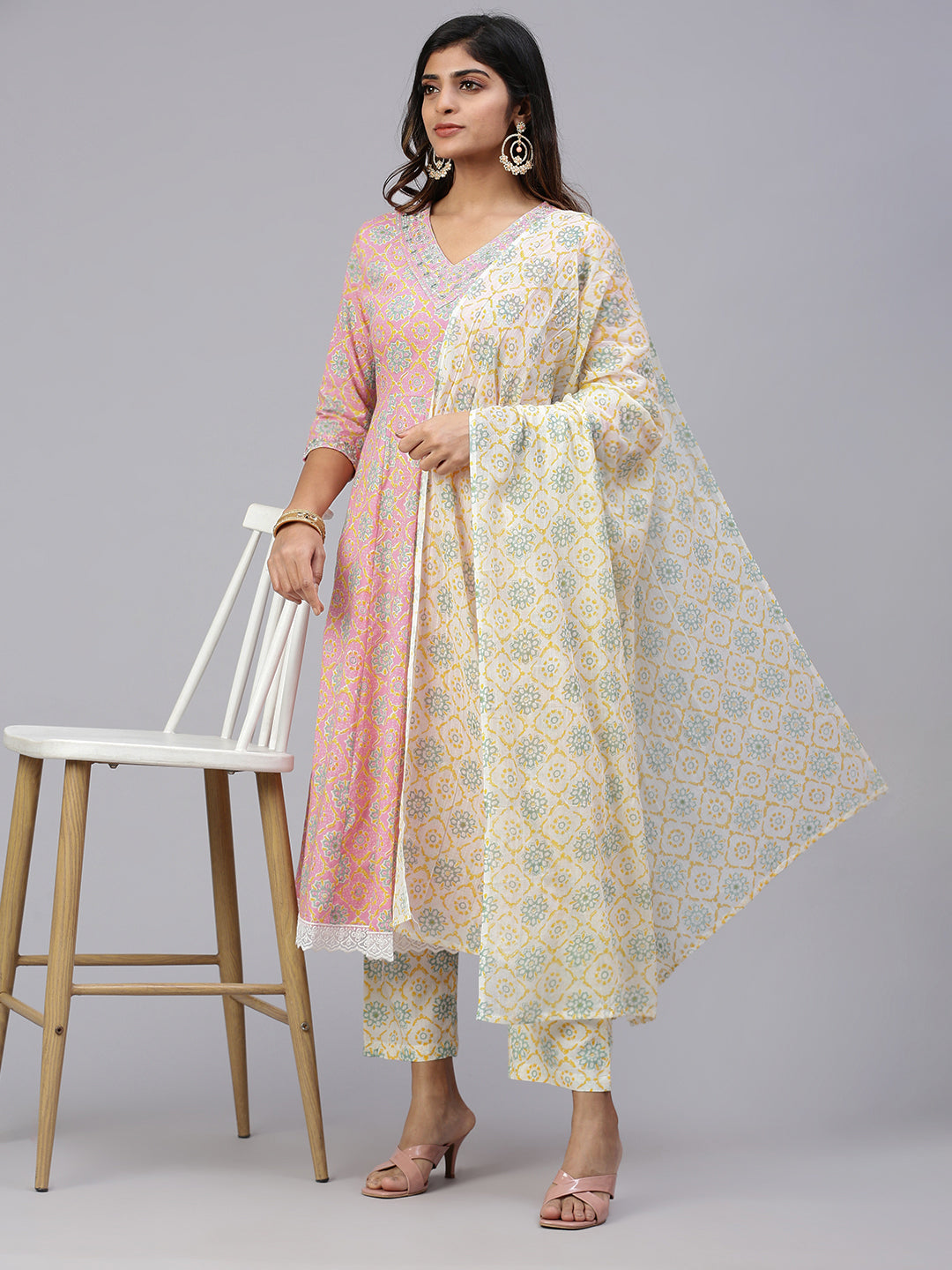 Women Embroidered & Printed Kurti Sets Pink EKS23