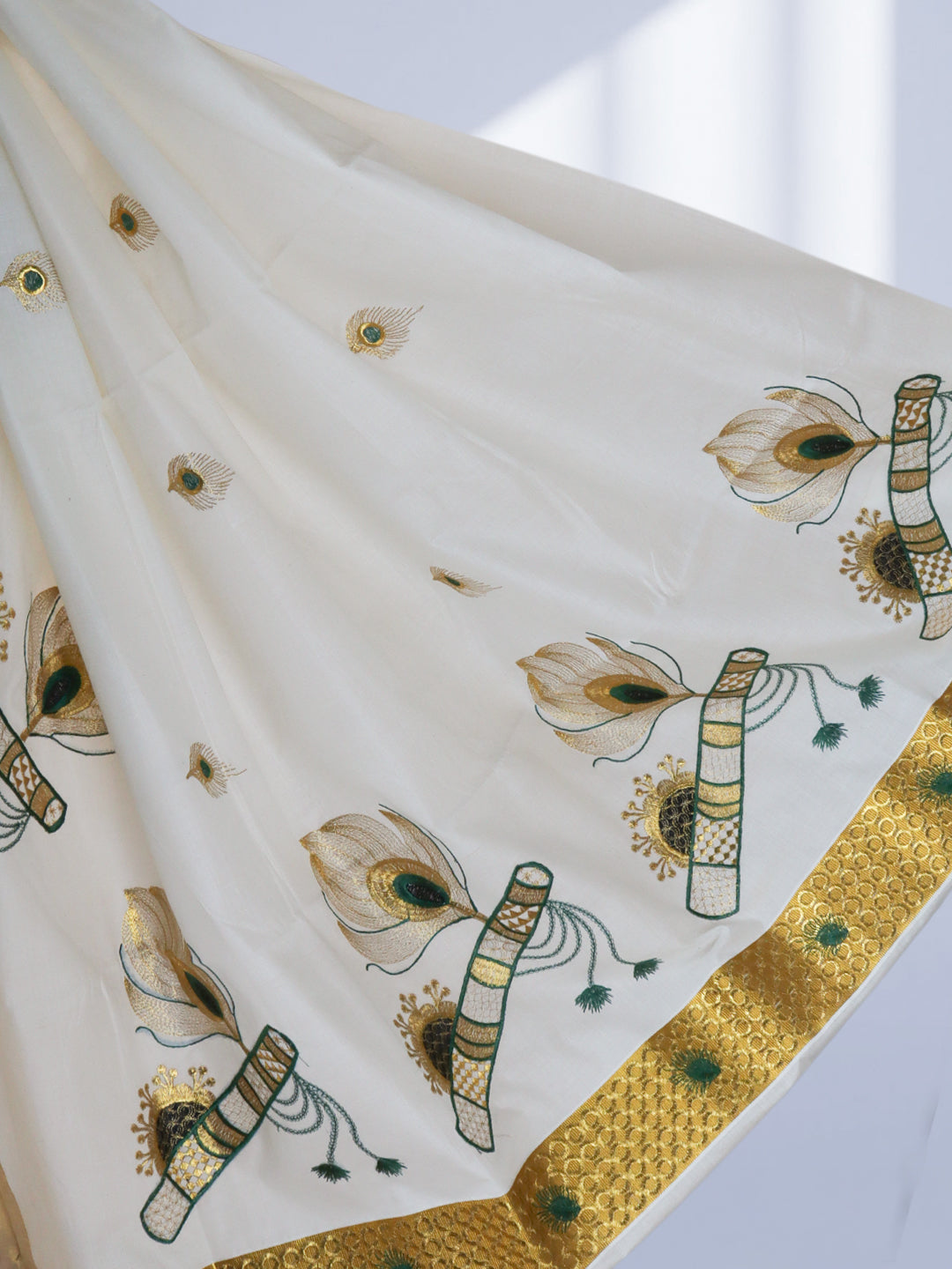 Women Traditional Kerala Cream Saree with Embroidery Design KS204