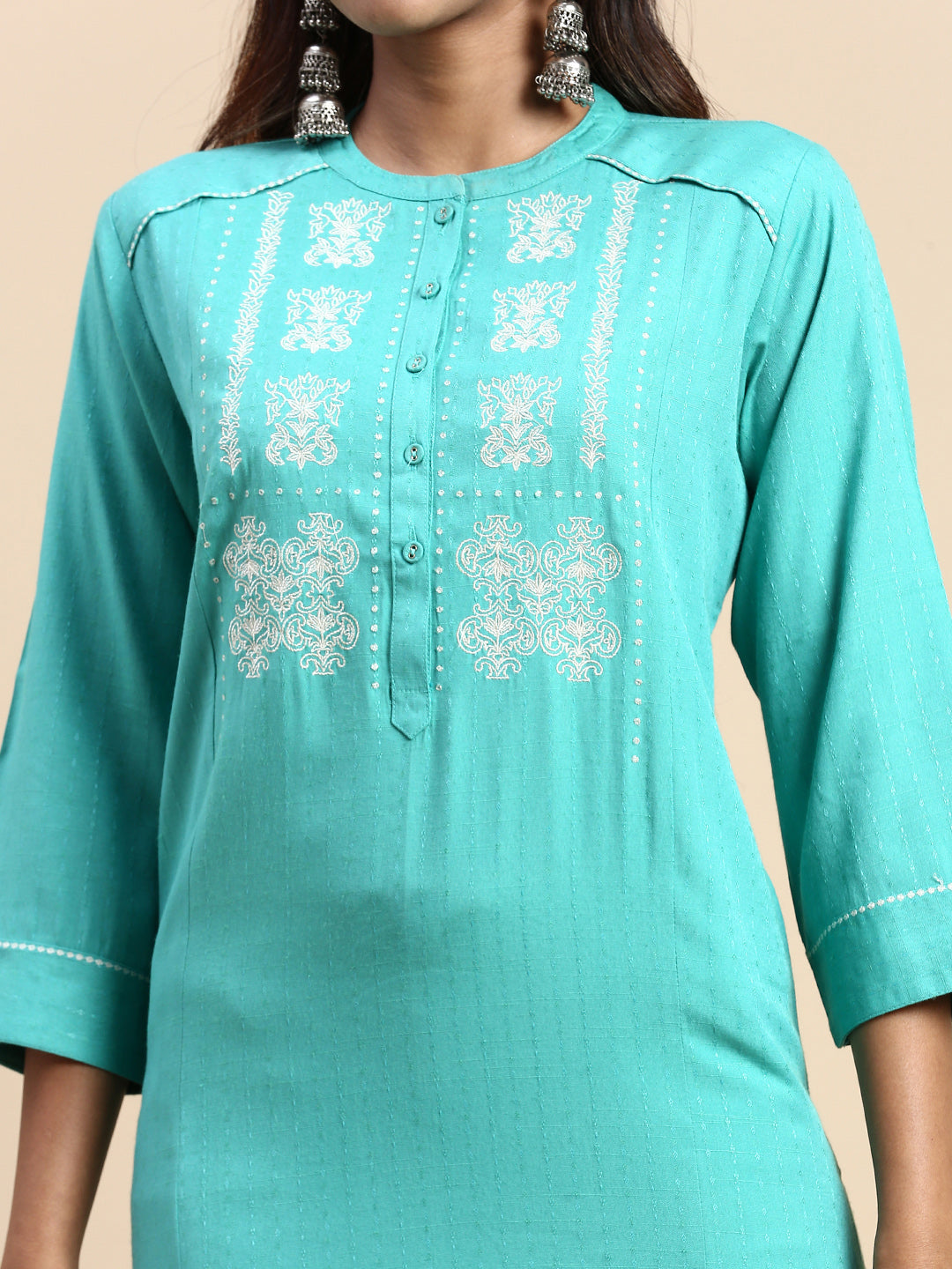 Women Cotton Embroidered Mandarin Collar Straight Cut Green Kurti EK25-Zoom view