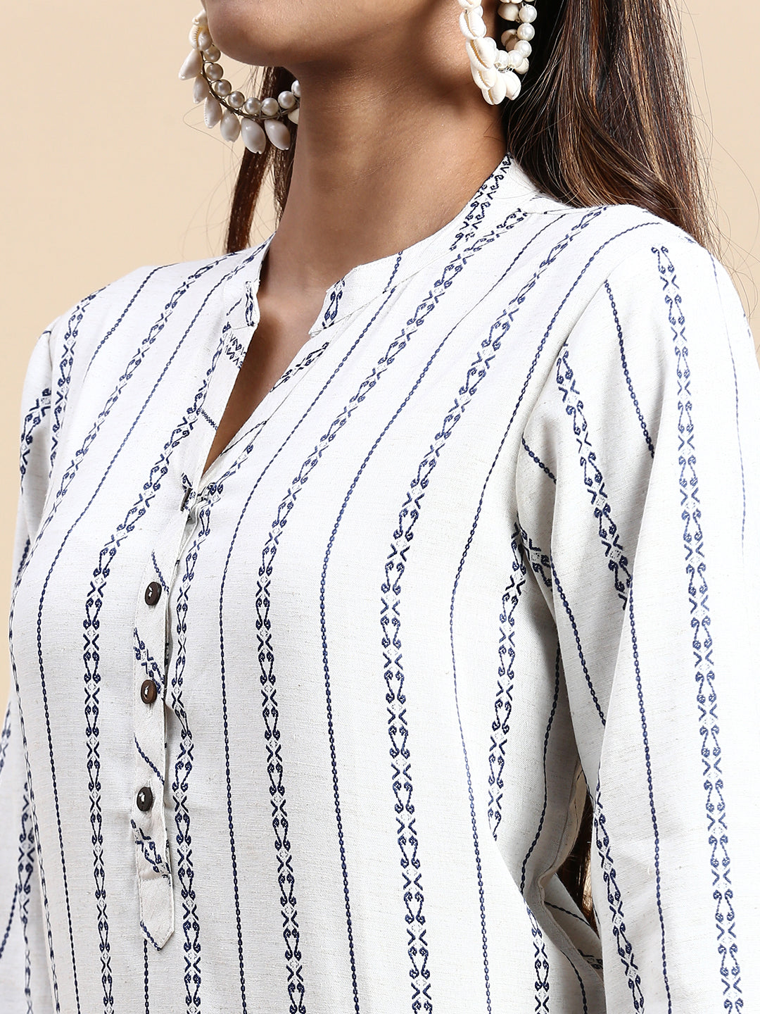 Women Cotton Embroidered Mandarin Collar Straight Cut Off White Kurti EK41