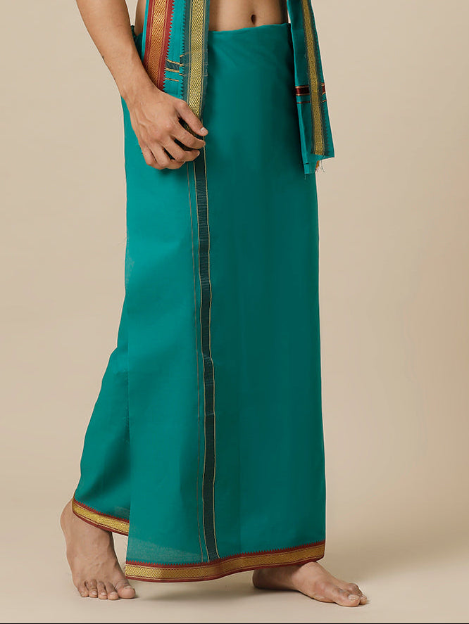 Men 100% Cotton Single Layer Green Dhoti with Mayilkhan Border Brindhavan