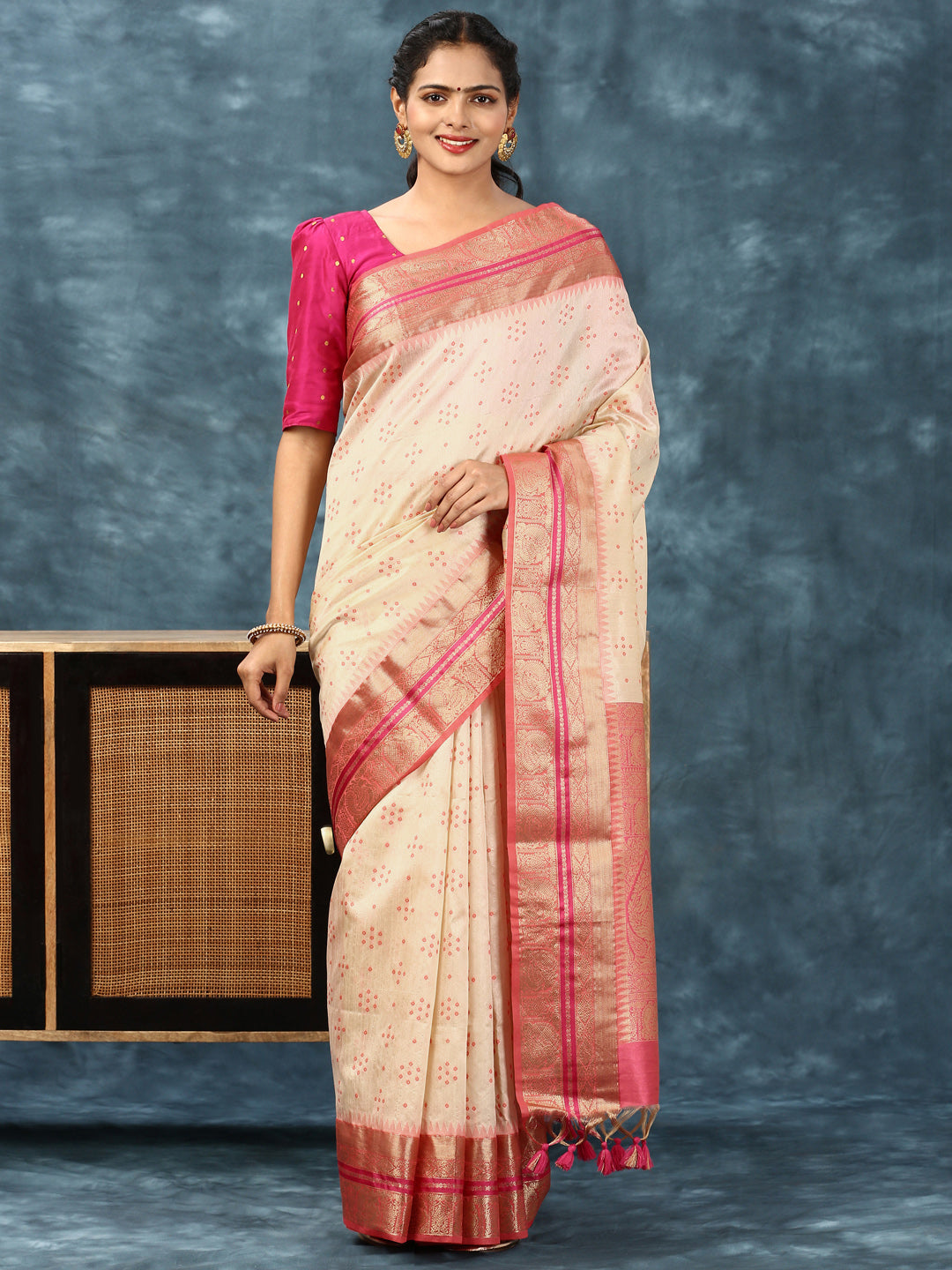 Womens Semi Cotton Weaving Saree SCS91