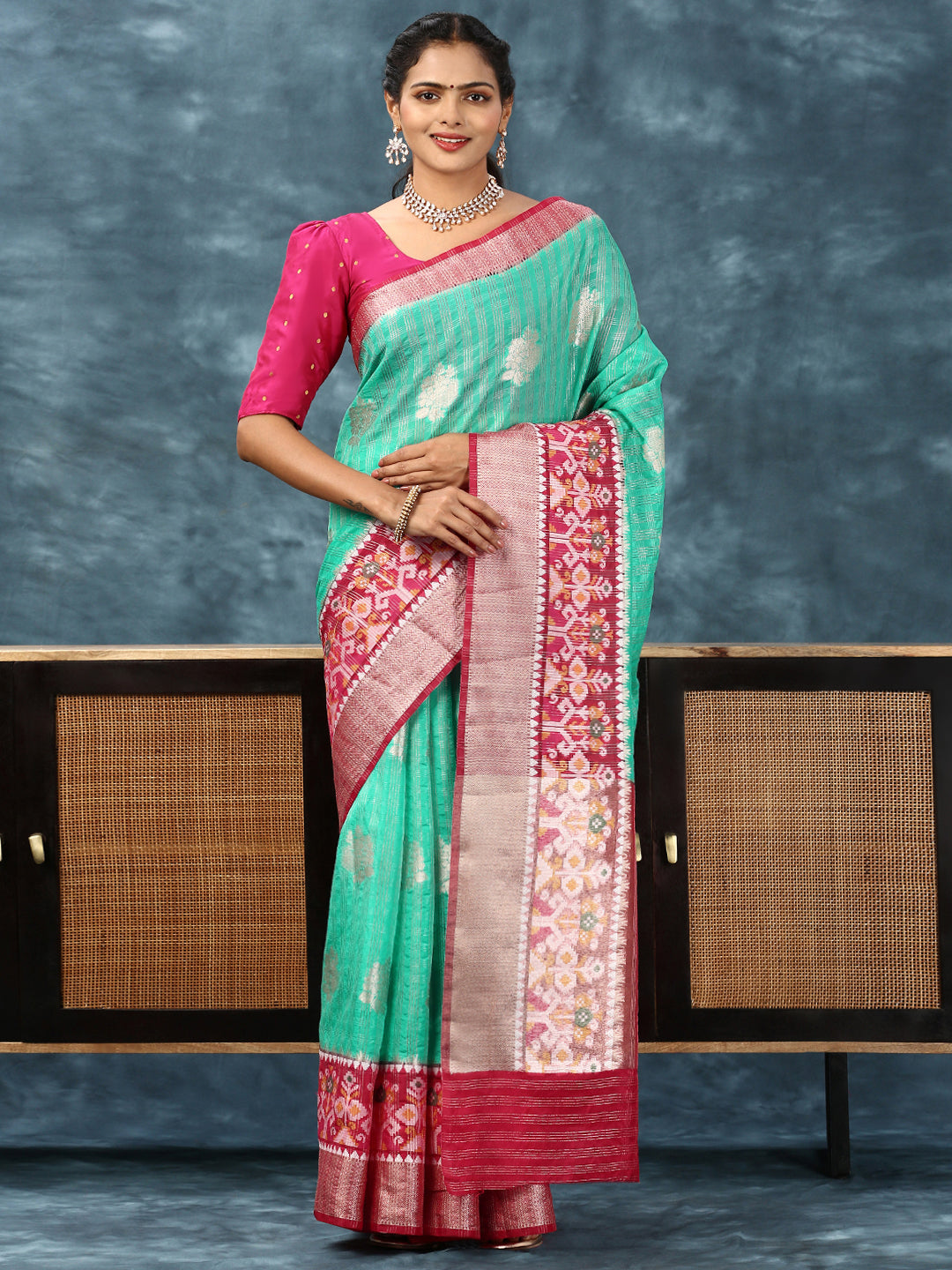 Women Semi Raw Silk Weaving Saree Green SRS88