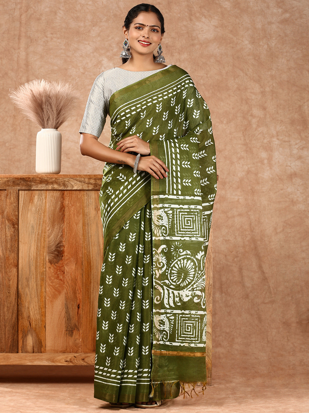 Women Semi Tussar Printed Saree Green ST149