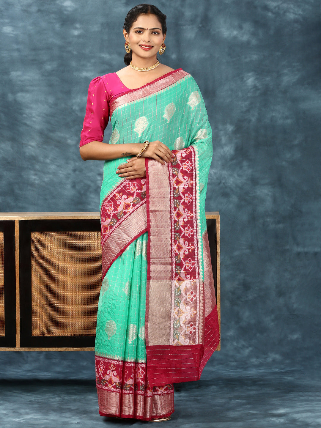 Women Semi Raw Silk Weaving Saree Green SRS85