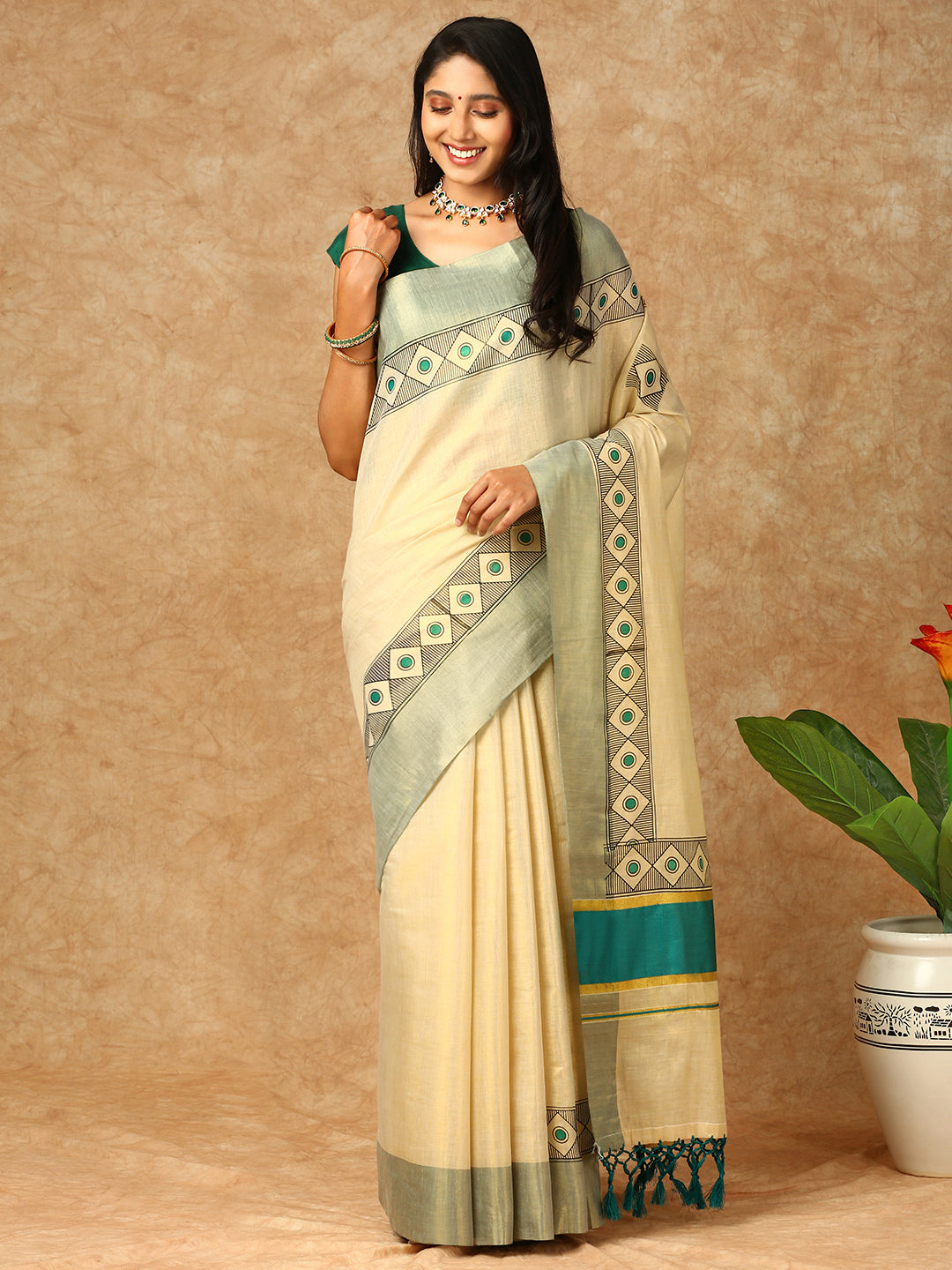 Women Kerala Cream Printed Saree KS150