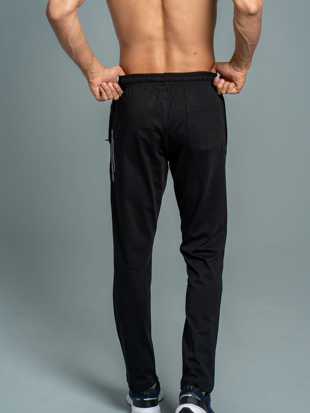 Men Combed Cotton Rich Regular Fit Track pant with Side Pockets Black AGT3