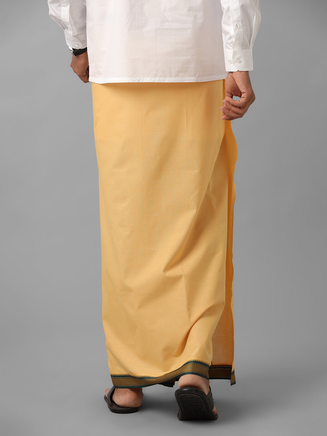 Men Mayilkhan Border Single Layer Dhoti Brindhavan Kaavi