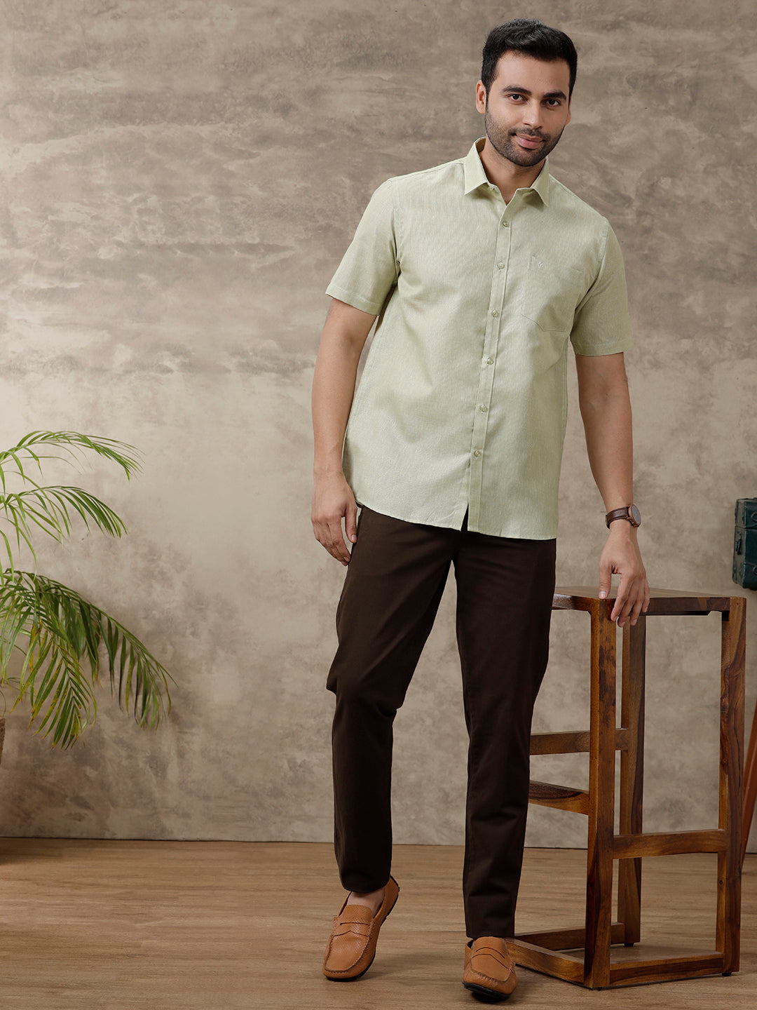 Men Cotton Blend Half Sleeves Shirt Olive Green CV16