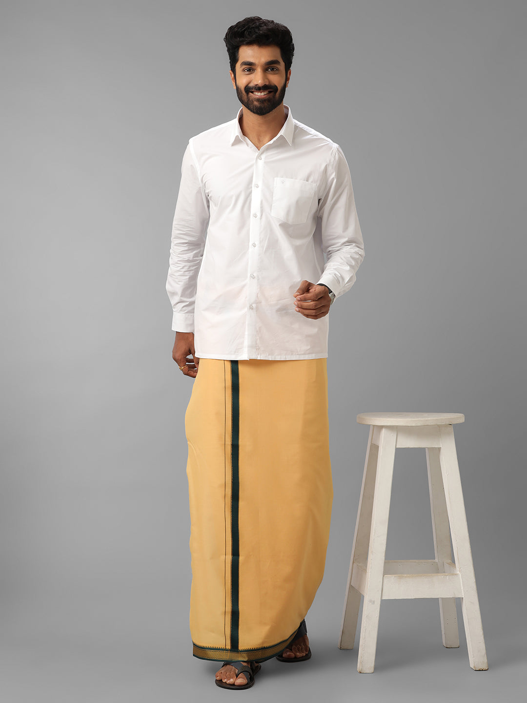 Men Mayilkhan Border Single Layer Dhoti Brindhavan Kaavi