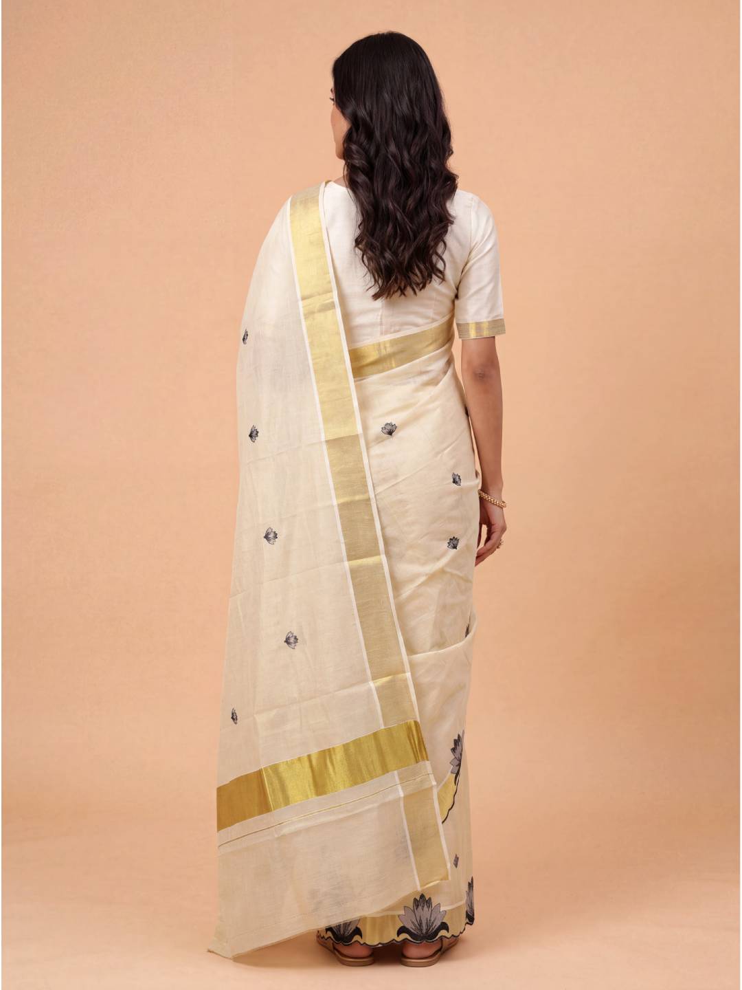 Women Tissue Embroidered with Flower Scallop Work Saree KLS46
