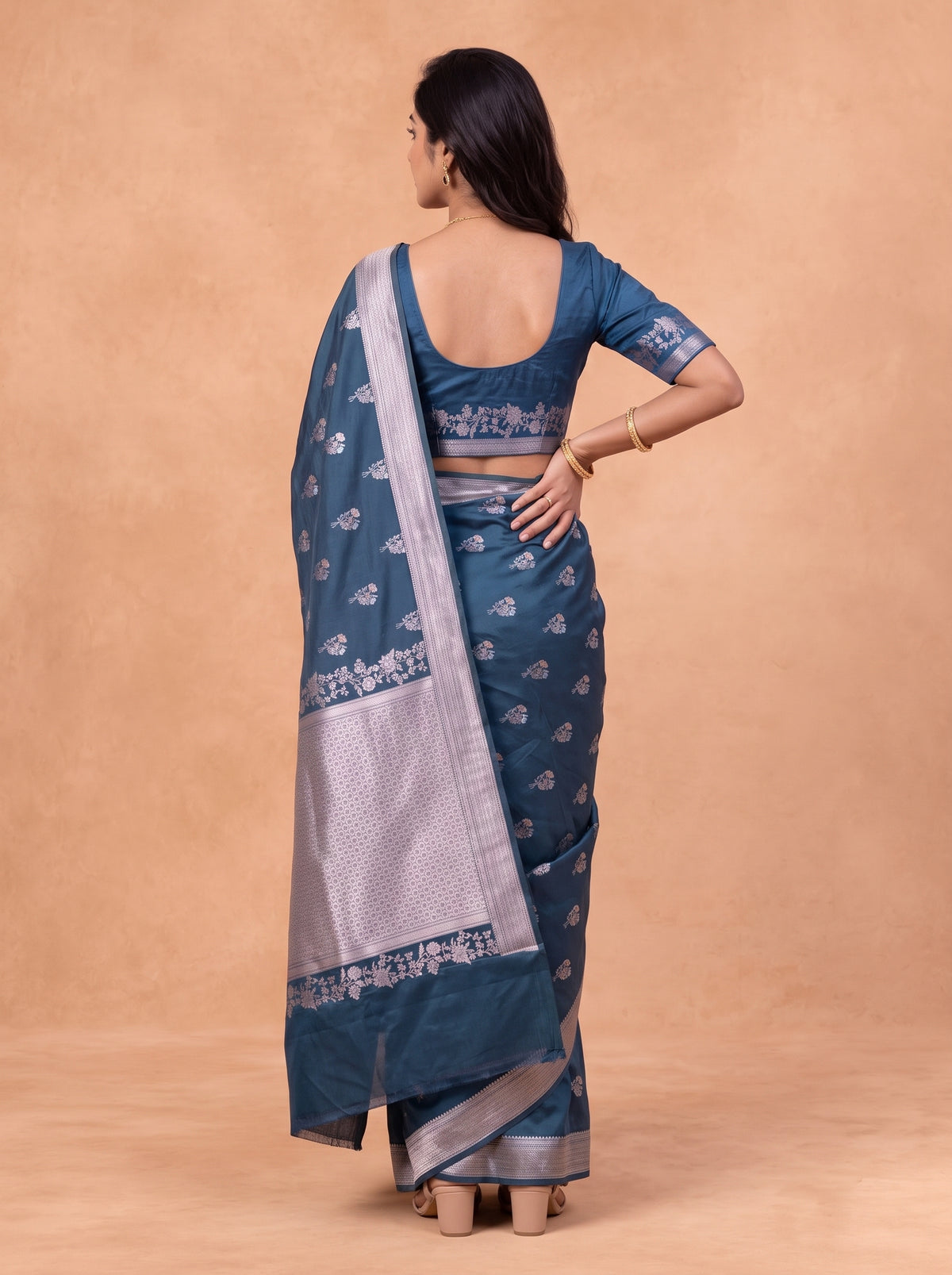 Women Soft Silk Bottle Green Saree SS508