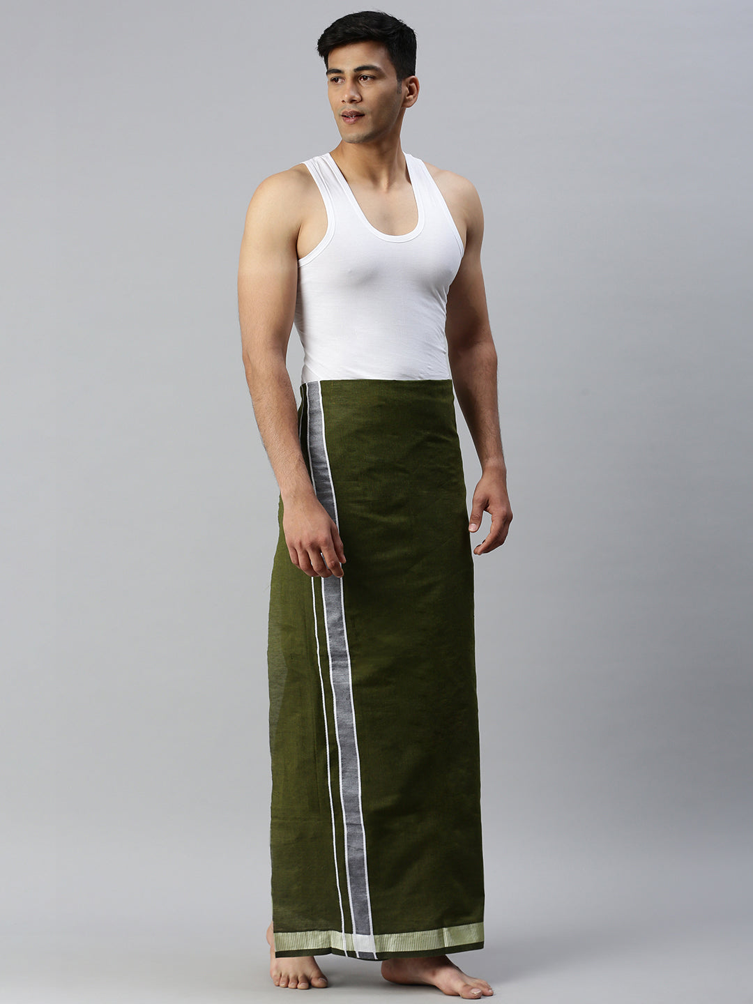 Men C.Green Lungi with Fancy Border Colour Diamond