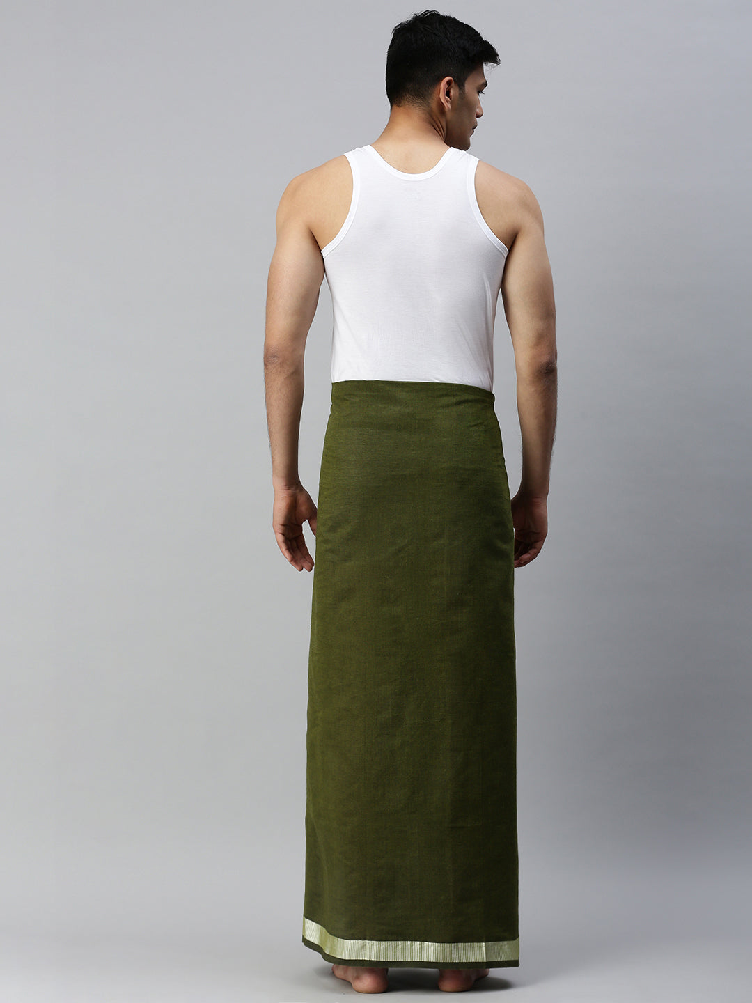 Men C.Green Lungi with Fancy Border Colour Diamond