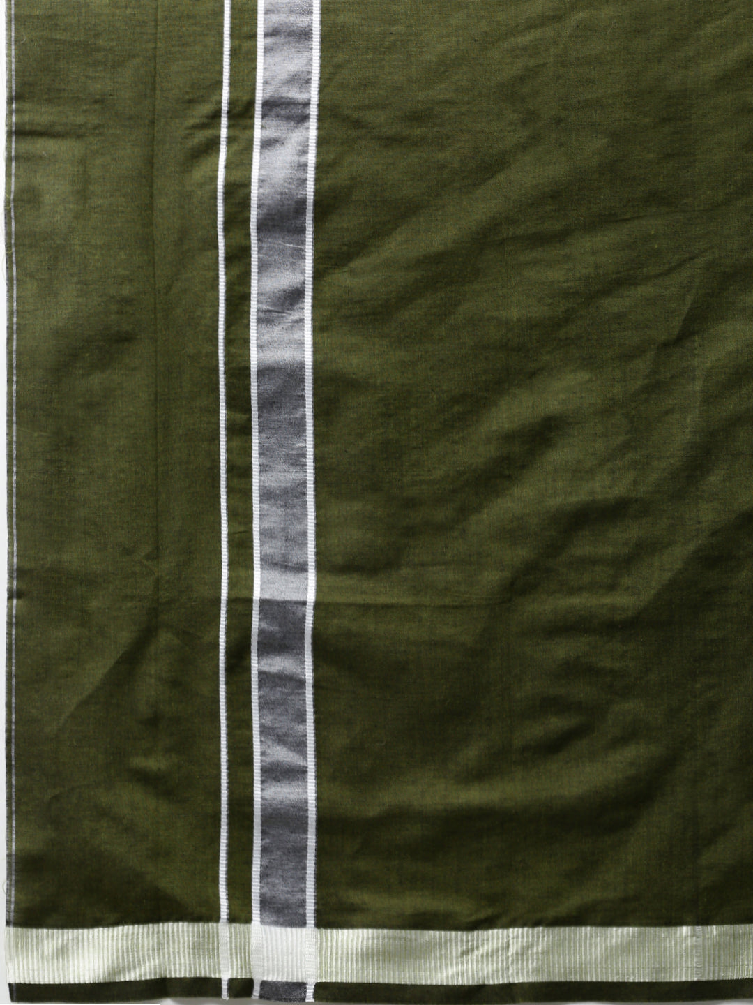 Men C.Green Lungi with Fancy Border Colour Diamond